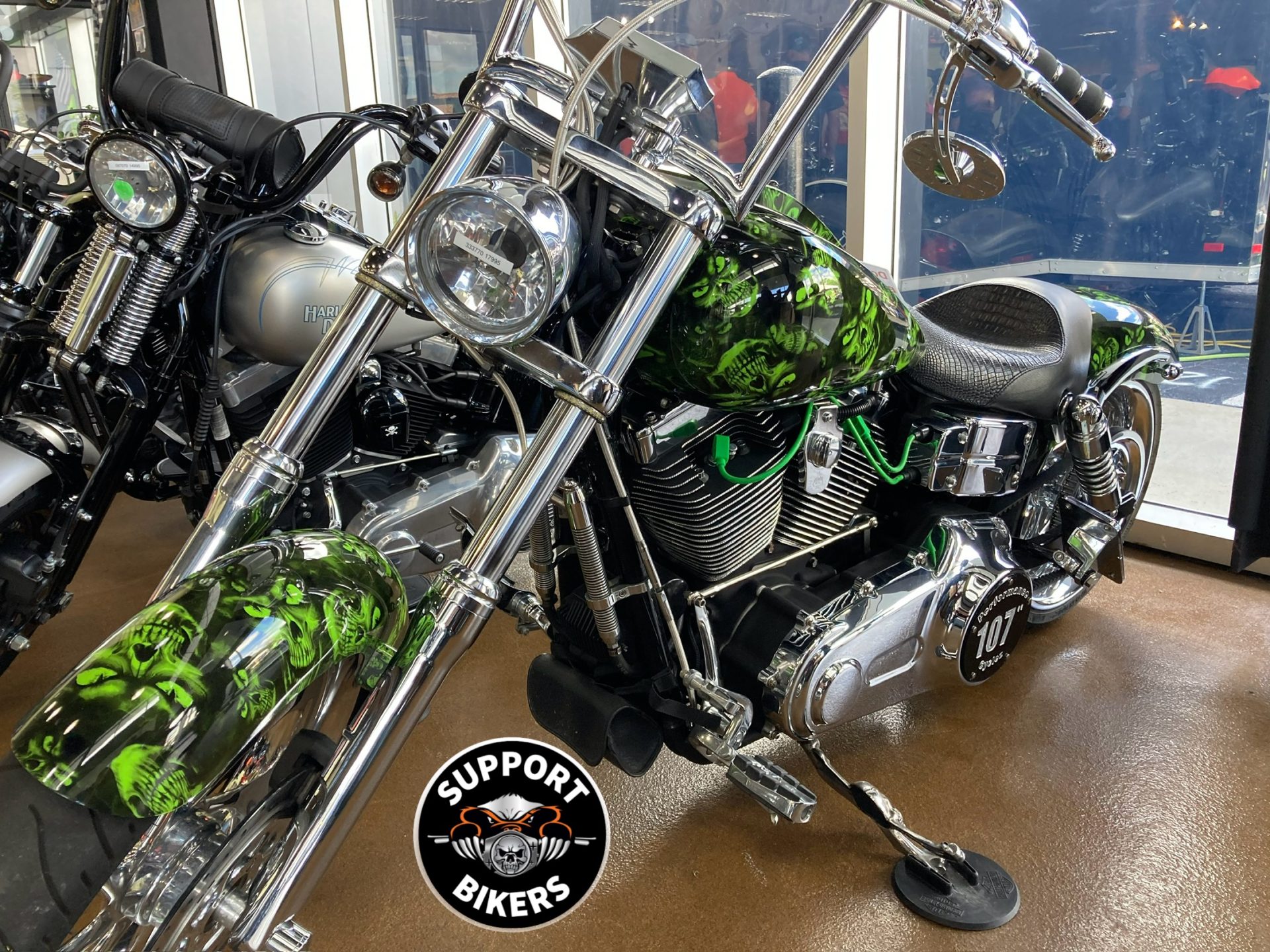 securely parked american-style motorcycle - florida motorcycle events 2025 securely parked american-style motorcycle - florida motorcycle events 2025